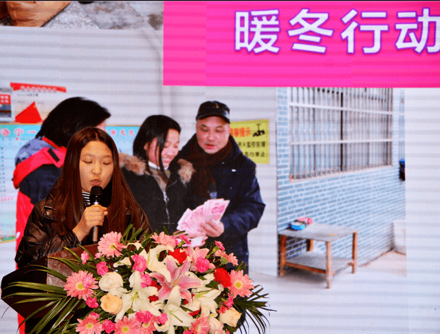 小雨点资助的贫困学生代表赵耀辉发言对洛阳小雨点公益助学对他们的