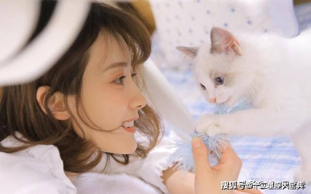 在无声无息中,就悄悄的把两个人捆绑在其中,美曰其名为爱情.