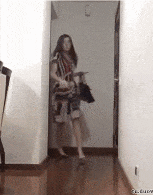 少妇摔跤后,本性外露,老公,来吗单身狗看啥都妒忌当奥特曼遇到黑客