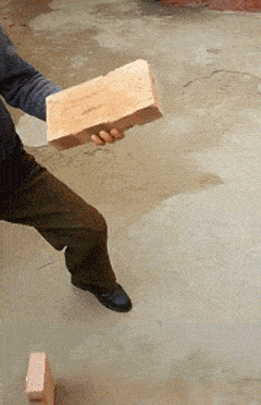 搞笑gif段子:(14)一个包子就把我闺蜜收服了