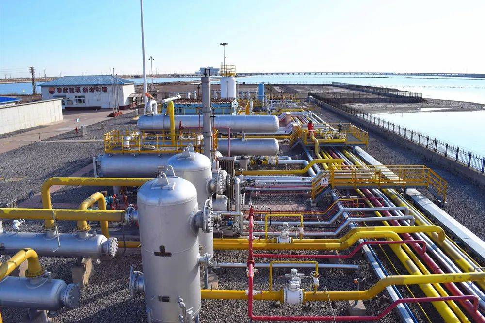 什么叫整装大油田 cbf94bed317a40f59e80e92599a63bbf.jpeg