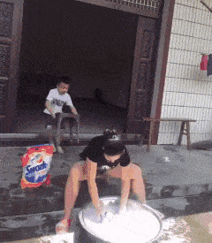 gif搞笑趣图:假如前任结婚,你会参加他的婚礼吗?