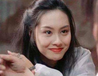 尤其是曾经和周星驰合作出演的《大话西游》中朱茵眨眼的这个动作也