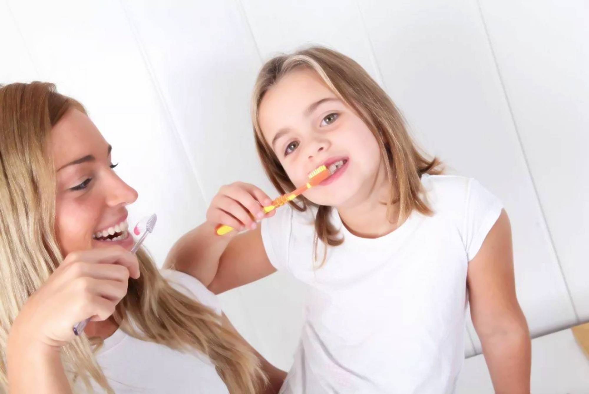 教你正确刷牙，保持牙齿亮白健康！