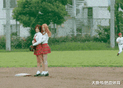 原创搞笑gif段子6这个鱼都有点坏了我赶快吃了