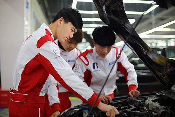 初中生学习汽修技术有什么优势?