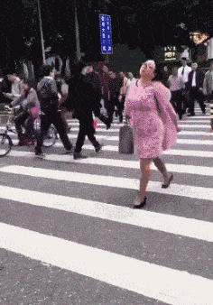 搞笑gif段子:9,搞怪的小姐姐小姐姐你在干什么在拍照么你这一连串的