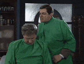 搞笑gif段子:大白天的整这身,要吓死人呀_手机搜狐网