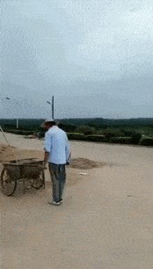 警花也很美丽,我想大概是前两次我不够真诚,又试了一次,结果进监狱了.