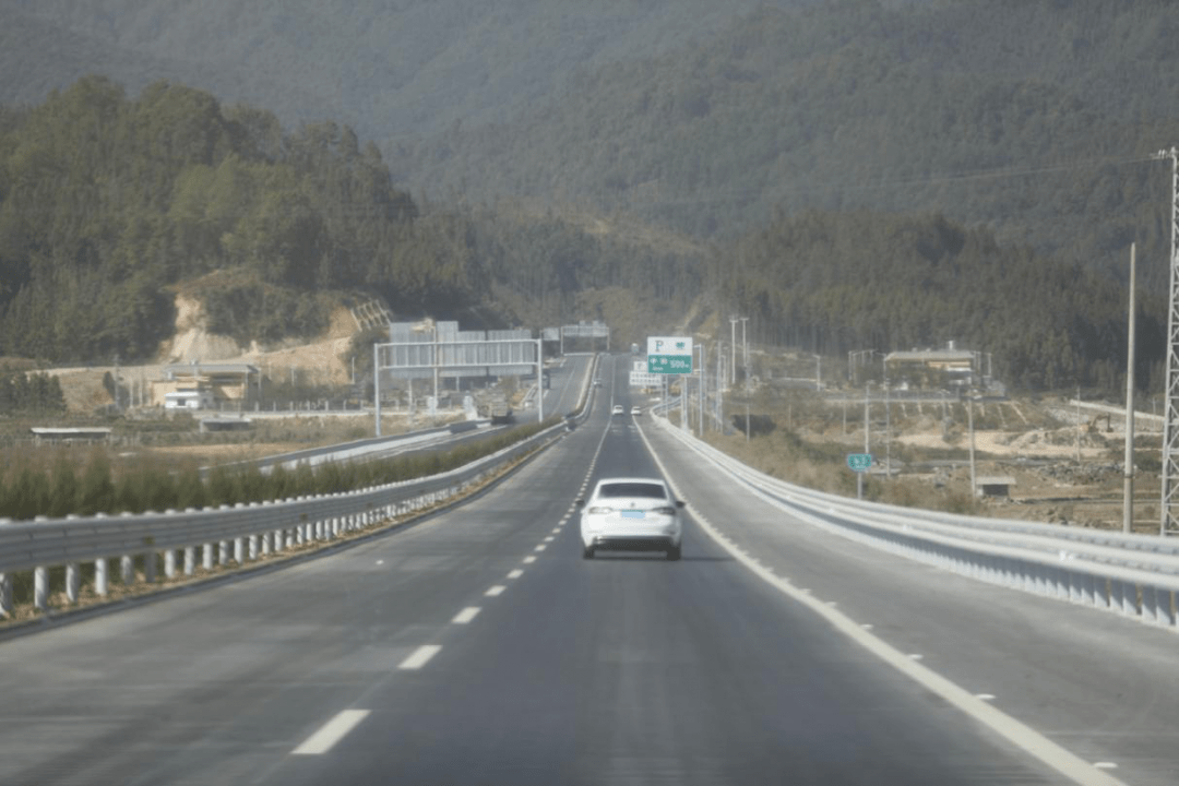 据悉,腾猴高速公路是国家规划的天保至猴桥高速公路(g5615)中的末端