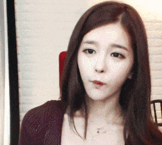 搞笑gif段子:3,小姐姐蹦迪刚开始看小姐姐的手势以为要我跳一支舞呢没