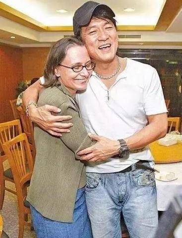 原创周华健和他的美国老婆:被嘲夫妻像母子,如今34年仍不离不弃