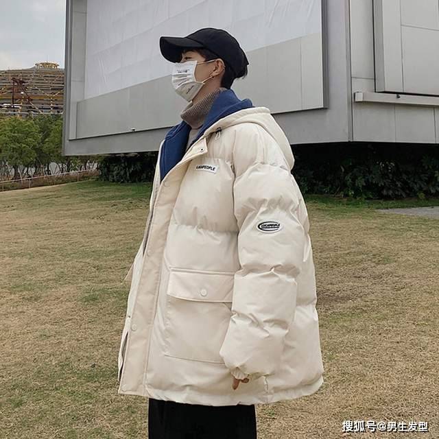 米色羽绒服男生怎么穿搭_穿羽绒服的男生(3)