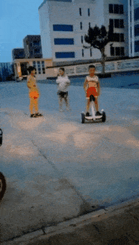 原创搞笑gif段子:这要是没点真本事,还真做不了泡帅哥你也要考虑其他