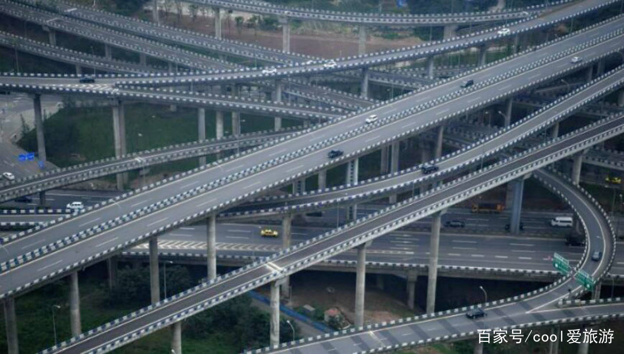 这座立交桥带火了重庆，这样的复杂程度，导航都崩溃了