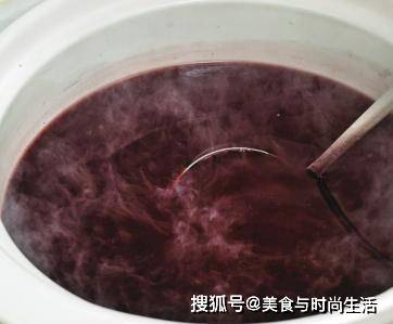 冬天多喝这碗粥,补气养血,香甜滋润,手脚冰冷的女生要常喝