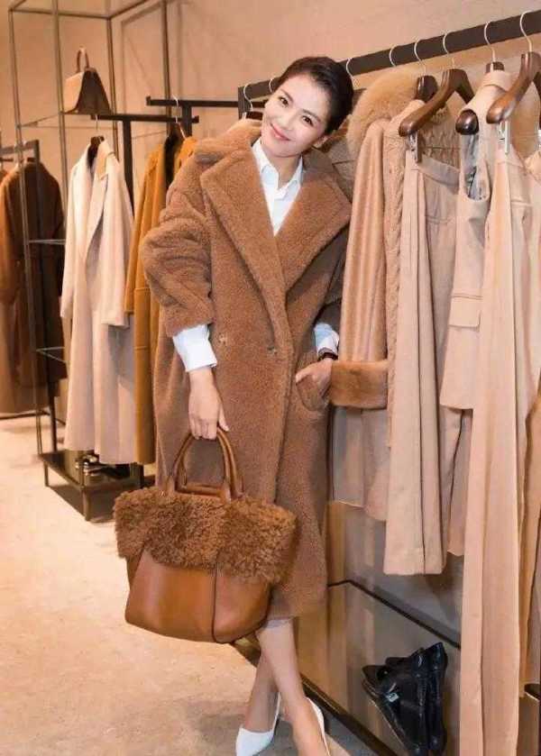 皮草大衣女搭配技巧 ed22614c91b74906a565f40bb4c49e1a.jpeg
