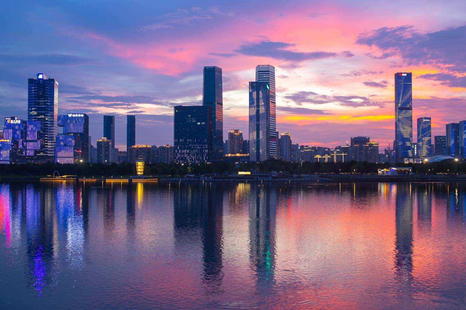 2020年南通gdp过万亿_2020年南通地铁规划图(2)