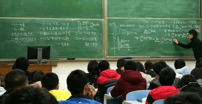 大学专业课挂了 b0d50eb0021e4158a4cec3f582d9085d.png