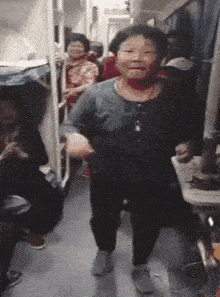 原创搞笑gif段子我看兄弟吃完盘子的高度我猜他吃的是自助餐