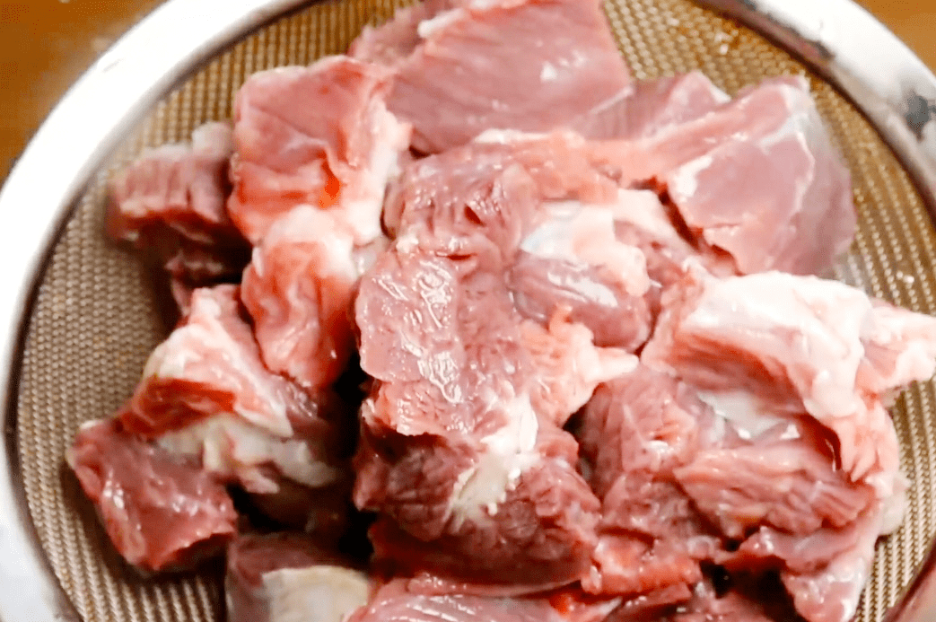 煮羊肉放什么调料去腥味 9b6fd571a5cc48bea549e16951c1377a.png
