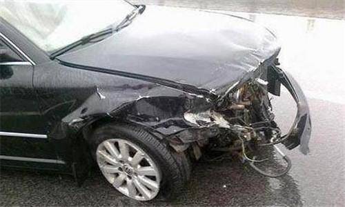 ‘博亚体育app官网入口’
新车玻璃被砸 车主的回覆让保险公司死活都不给赔偿！(图1)