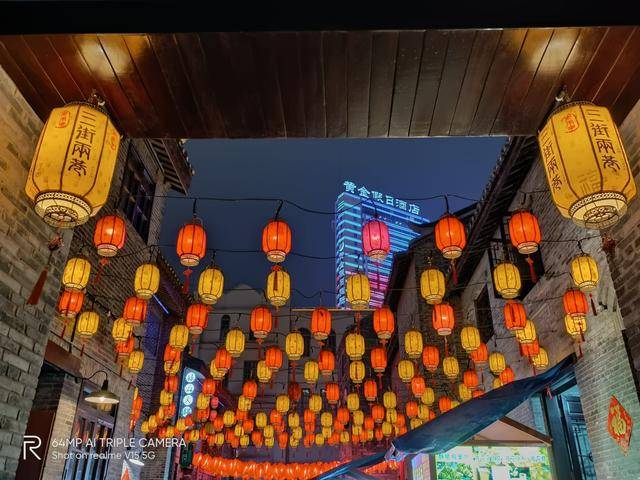 游戏|realme V15测评：锦鲤外观+50W闪充，体验不输旗舰
