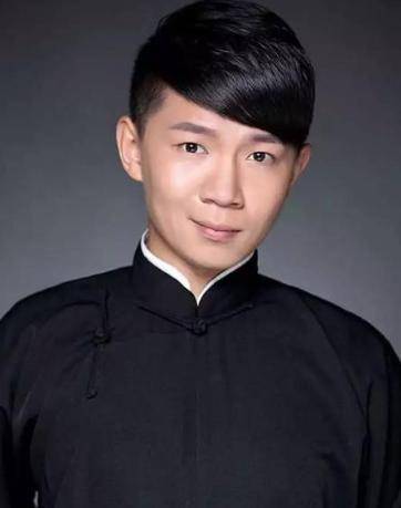 拒郭德纲,29岁爆红,住80元月租房到开茶馆当老板:卢鑫