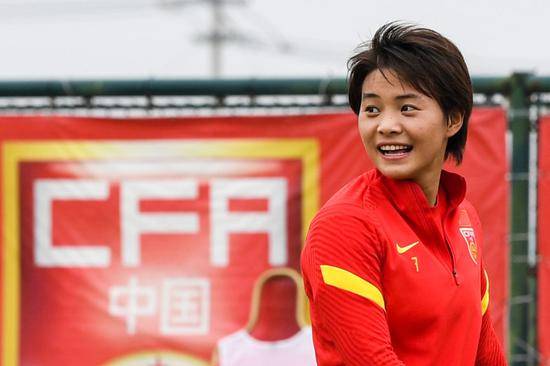 太疯狂!中国女足王牌1大绝技遭曝光,比肩梅西,唐佳丽所不能及