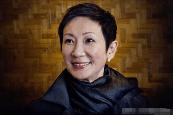 张国荣喊她“阿姐”,林青霞的闺蜜,亦舒偷她照片