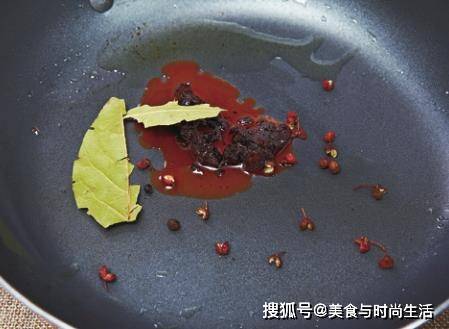 早餐来这样一碗热汤面,吃一口面,喝一口汤,一碗下肚,全身暖和