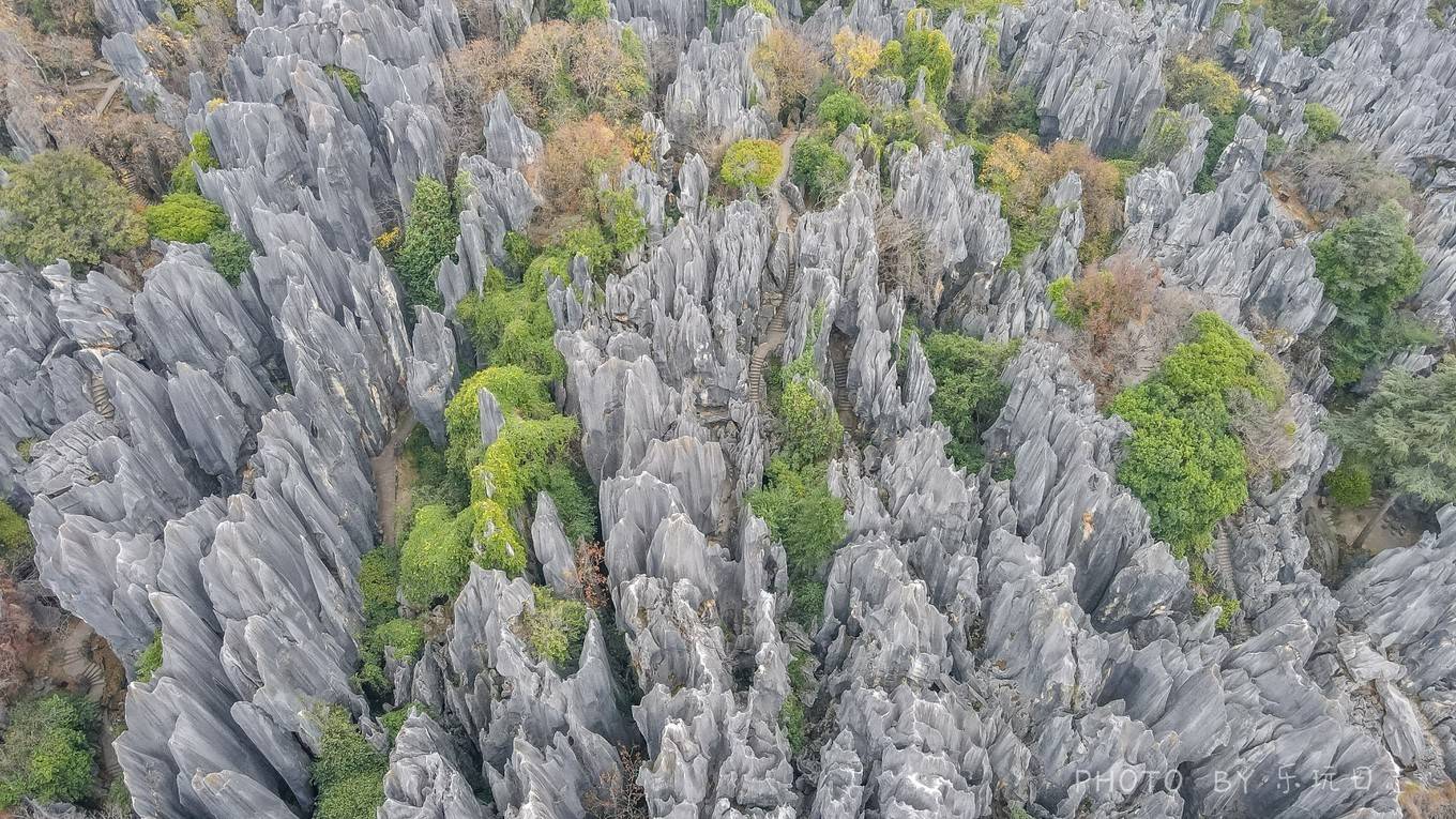 世界面积最大石林，中国摩岩石刻艺术长廊，现已成为世界遗产