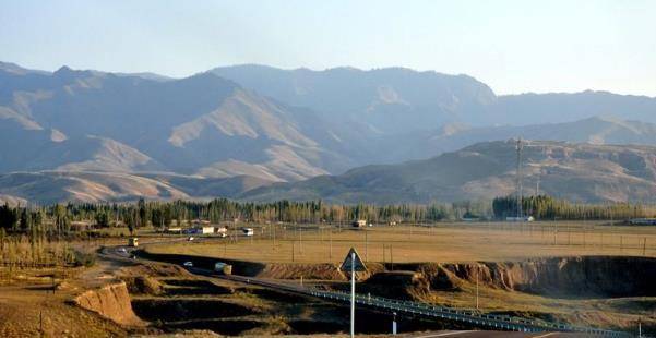 新疆新出炉的网红公路，全长仅75公里，却有600多个弯道！