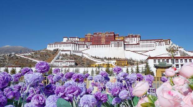 在西藏400块钱能坐大巴出国玩，签证还免费，一路看珠穆朗玛峰