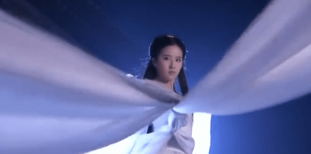 古装女子的绸缎武器从哪来?拆外衣,扯腰带可以忍,咋还凭空闪现
