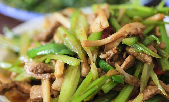 芹菜炒洋葱豆腐 694e495bd2bd4bbfb6115d50592ed85f.jpeg