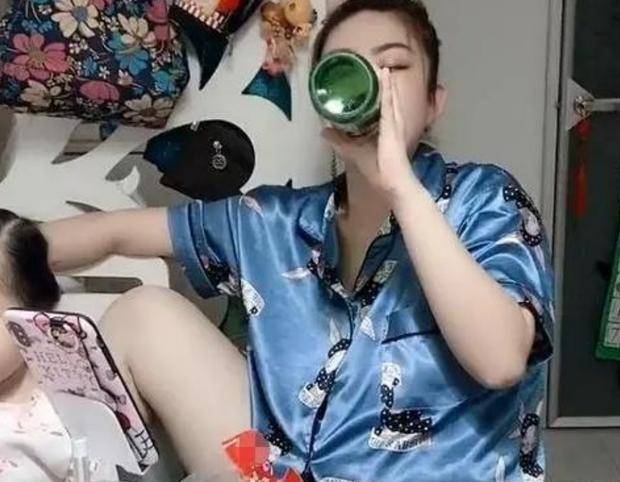 宝宝几个月会抓自己的脚 bbd27e2961984112b920e350d7b16608.jpeg