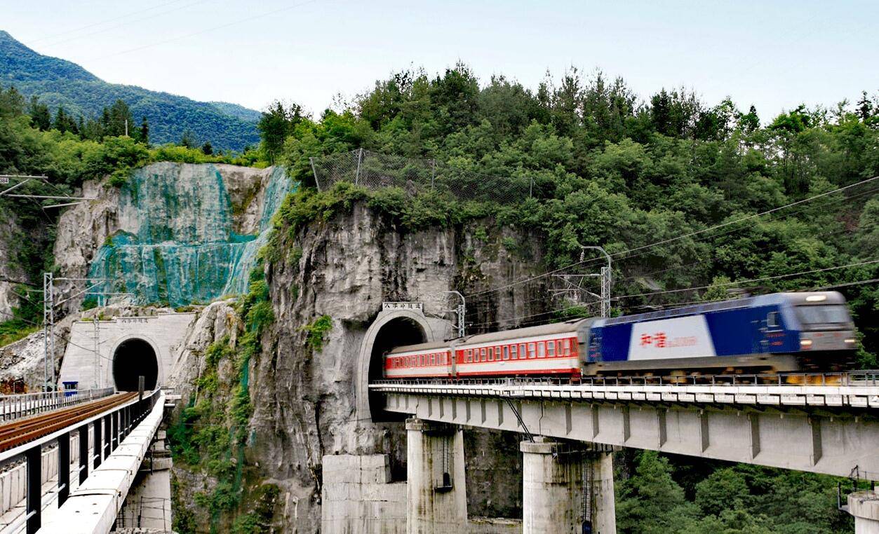 中国又一超级工程竣工，耗时12年之久，最难挖的隧道在保山被攻克