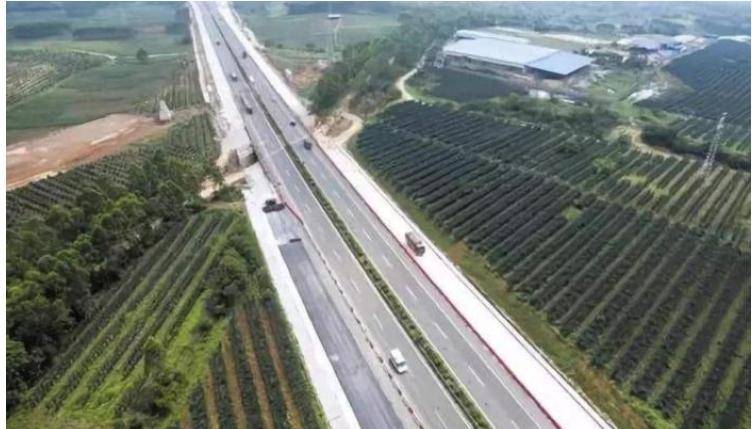 广西将要竣工一条高速，时速100公里，沿途城市将进一步发展