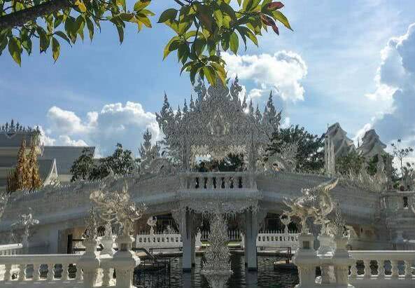 泰国“最纯粹”的寺庙，洁白无瑕无任何杂色，名声却不是很好