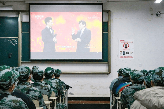 重庆大学2020年重本_重大城科组织收看《闪亮的名字—2020最美大学生/最