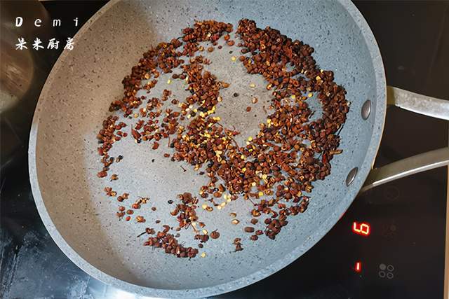 在家怎么做火锅冻牛肉 23379b38695845cea55d8f4c7eb63cef.jpeg