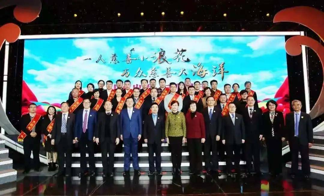 2020新冠肺炎明星捐_BTS防弹少年团SUGA捐1亿抗击新冠肺炎粉丝接力豪捐