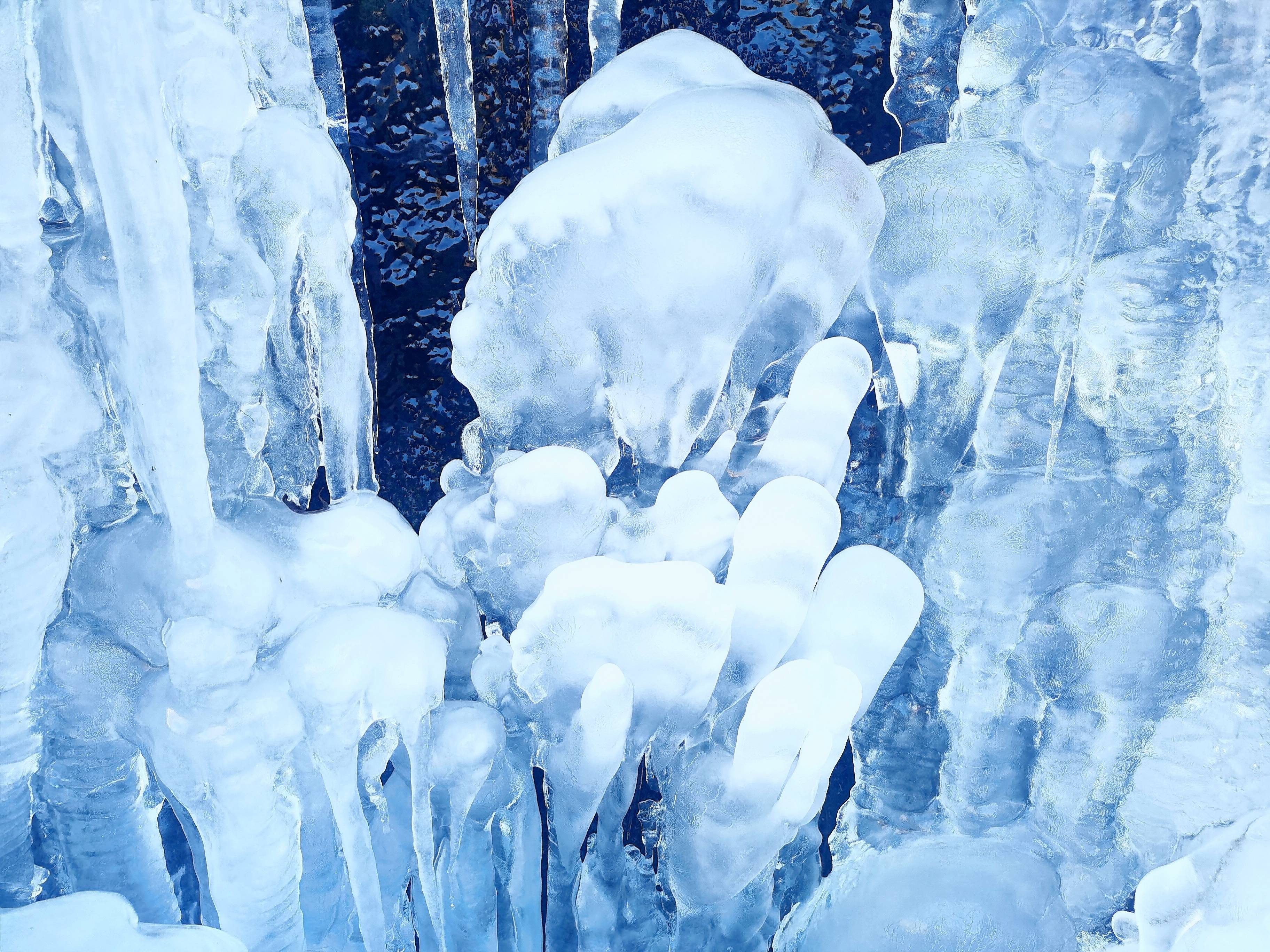 龙峪湾的冰挂千姿百态晶莹剔透无与伦比