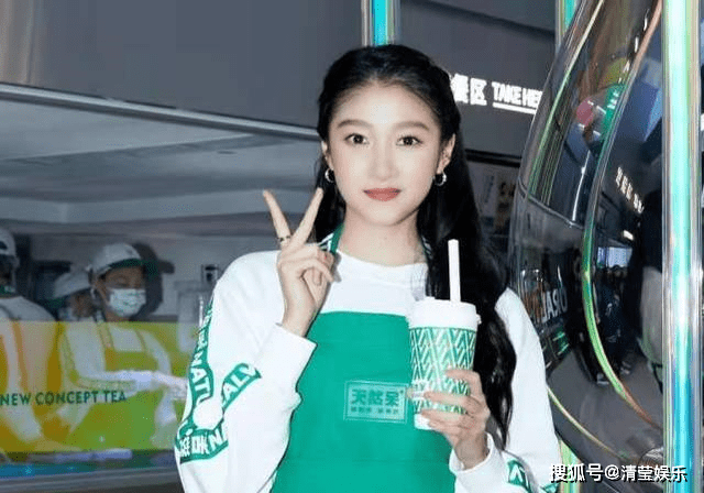 李晨开酒吧最低消费8000元,狂送香槟5200元