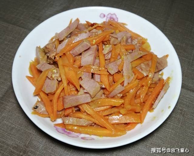 胡萝卜炒牛肉怎么做才好吃?三个窍门,鲜嫩味美,营养开胃又下饭