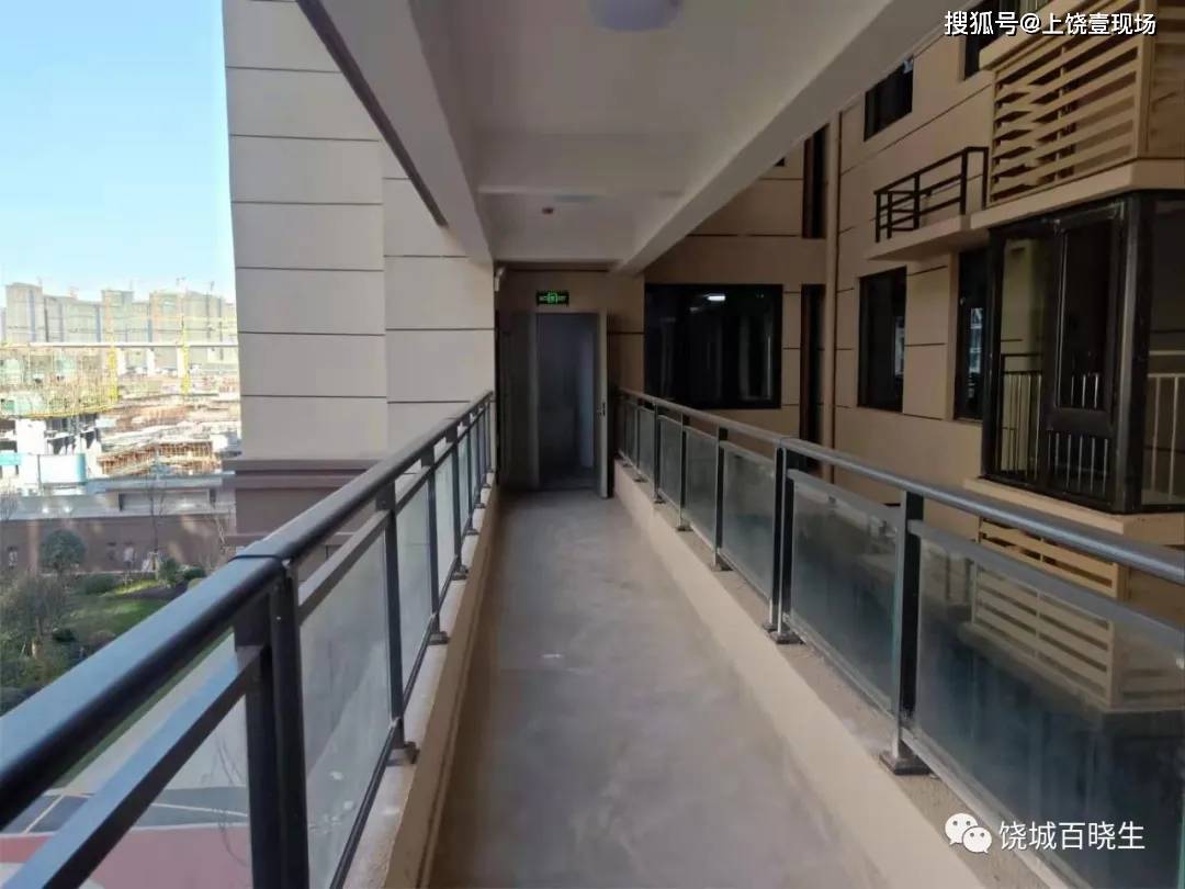 上饶一女子在晶科滨江1号楼盘因购房纠纷欲跳楼
