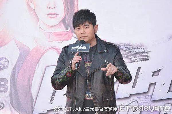周杰伦近照曝光不敢认,胖到脖子都没有了