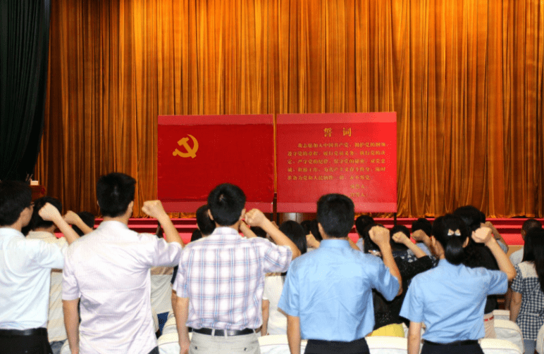 大学好入党还是工作好入党 4979305e0de043a0b87aac2c7a994463.png