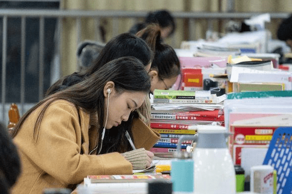 硕士和研究生是同一种吗 510d94de595841b29913a60908bbbc01.png